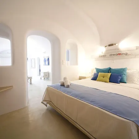 Chroma Hotel