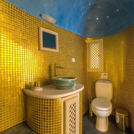 Hotel Chroma 3*