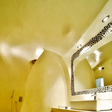 Chroma Hotel