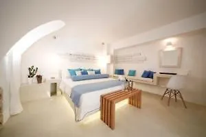 Chroma 3* Oia