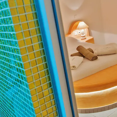 Chroma Hotel Oia (Santorini)